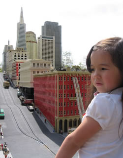 Robin's daughter in front of Lego SF