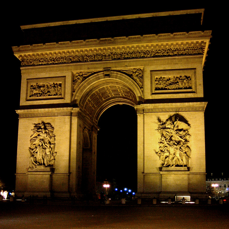 L'Arc de Triomphe at night
