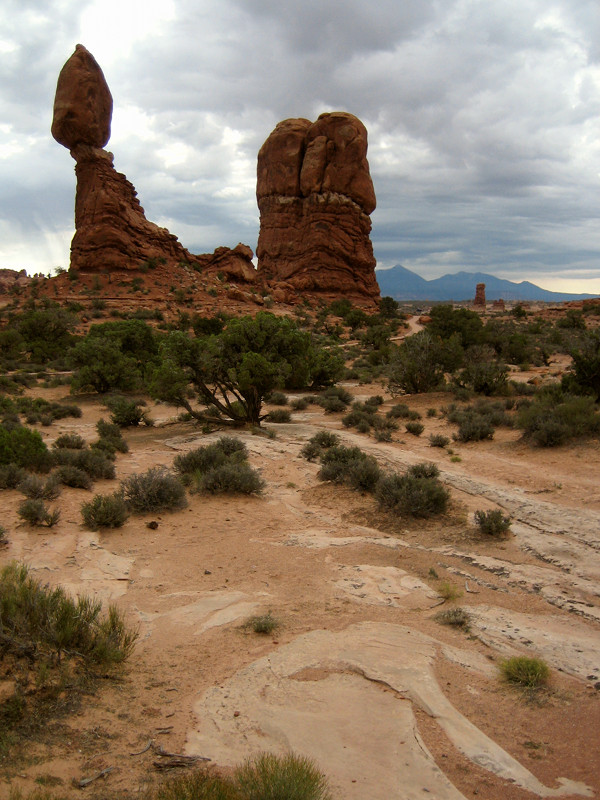 arches national park balanced rock