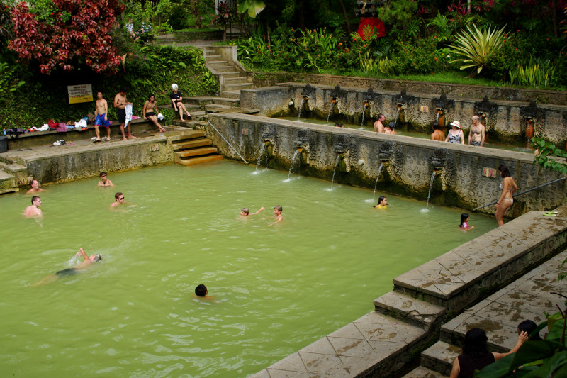 The cloudy green Air Panas Banjar hot springs in Bali