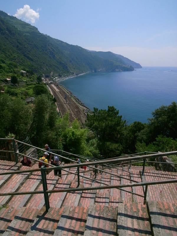 Looking down from the Corniglia stairs