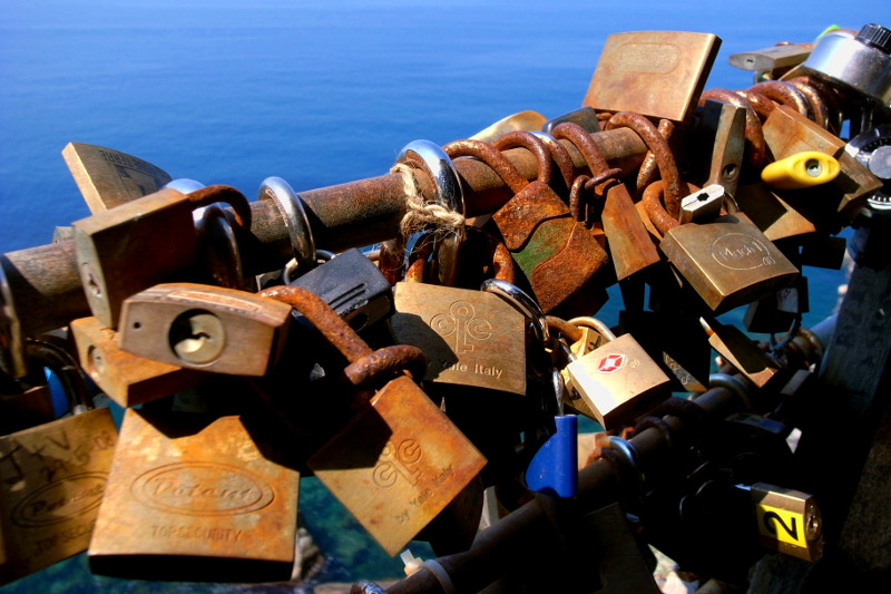 Lovers' locks