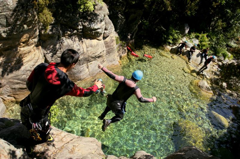 Justin jumping of a 3 meter cliff in Corsica
