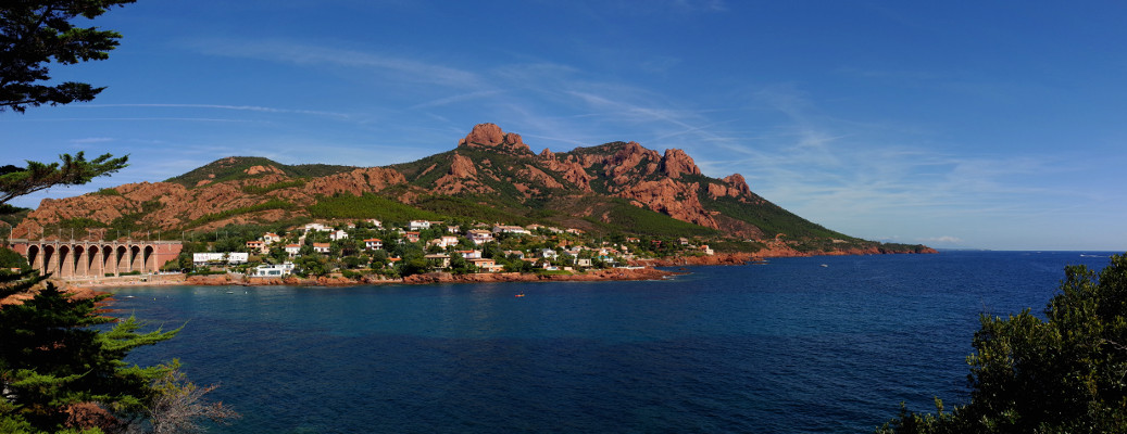 Panorama of the red rocks of the Esterel from Anthéor