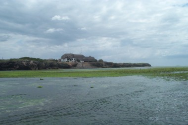 looking back towards the sea cliff hotel