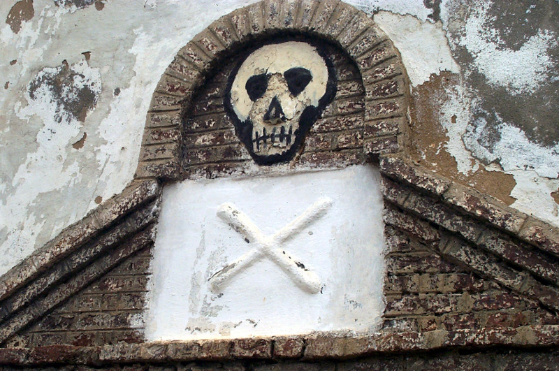 skull and crossbones mark dungeon where misbehaving slaves were left to die