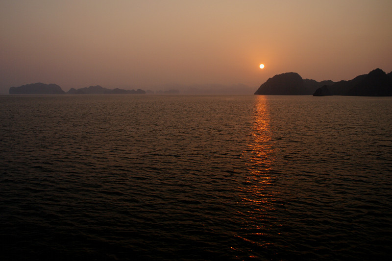 Sunset Hạ Long Bay, Vietnam