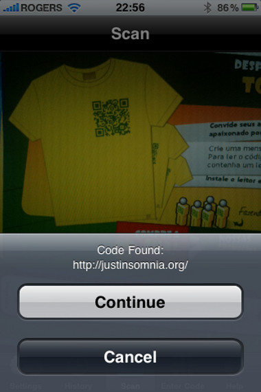 iPhone QR Code reader, reading the Torcedor Personalizado website t-shirt