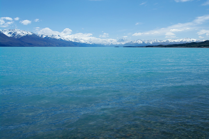 lake pukaki turquoise water