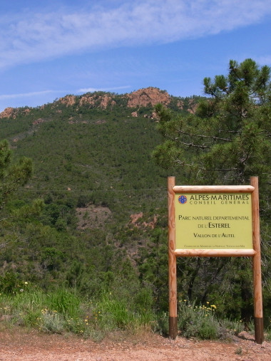 L'Esterel Park sign