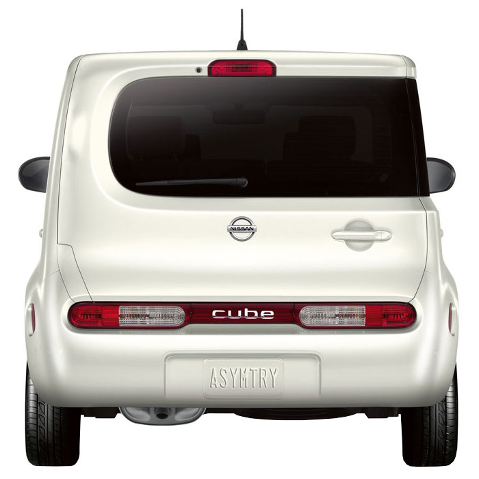 2010 Nissan Cube tailgate