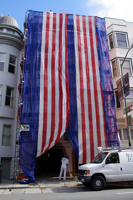 Patriotic scaffolding cover