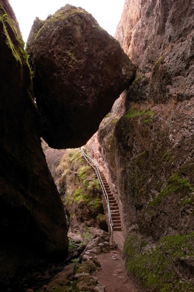 Pinnacles National Monument giant rock suspended above a staircase