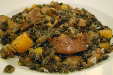 saucisses-lentilles served