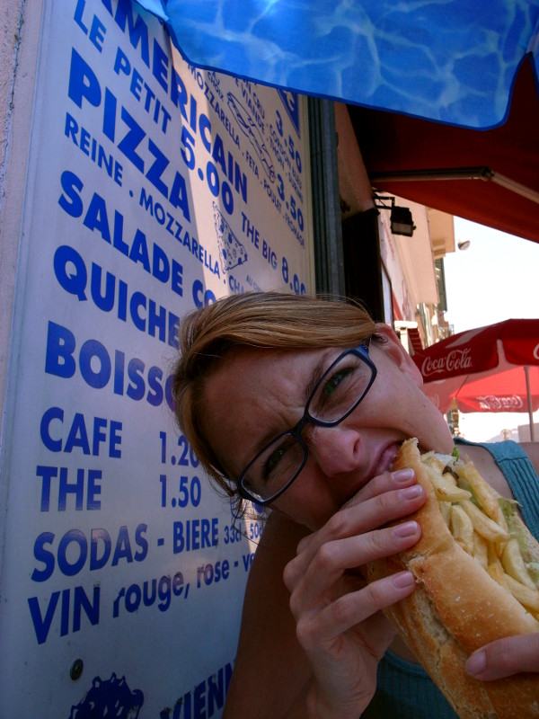 Stephanie eating a sandwich Américain