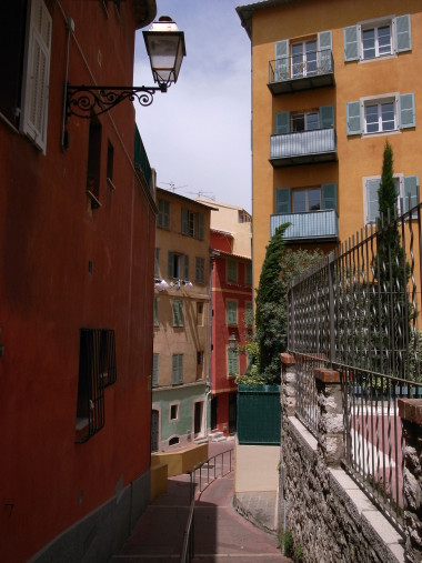 Narrow path within the Vieux Nice