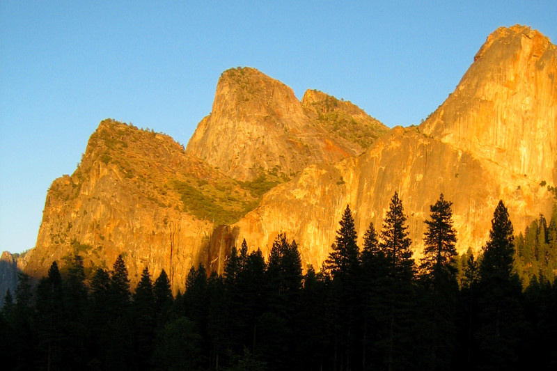 Sun setting in Yosemite National Park